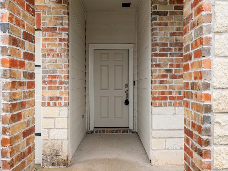 1142 Natchez Dr — Photo 7