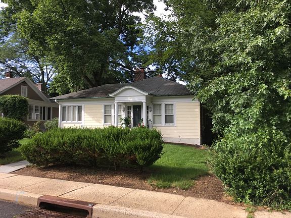 3rd image of 24 Crescent Ave
