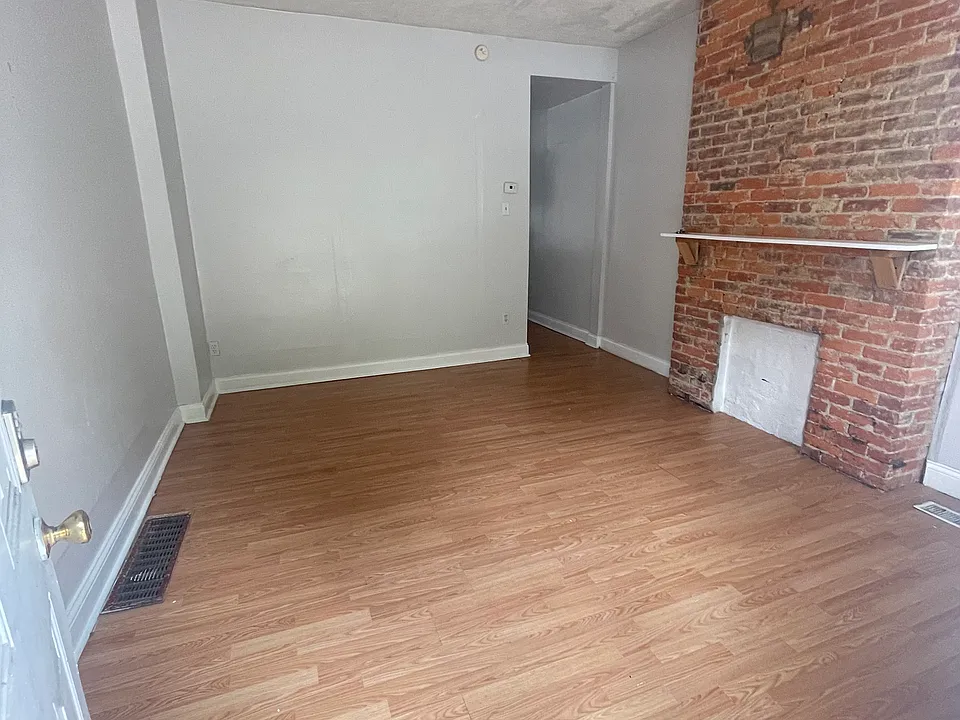 142 1/2 Violet Way