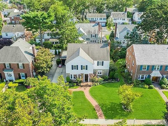 2nd image of 92 Seaman Ave