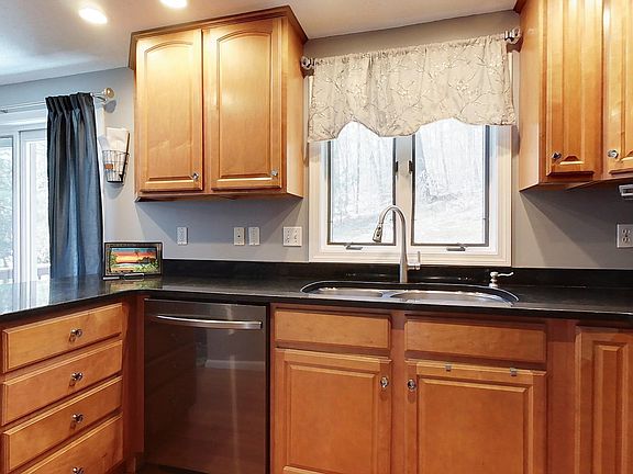 4th image of 21 Gloucester Lane #21