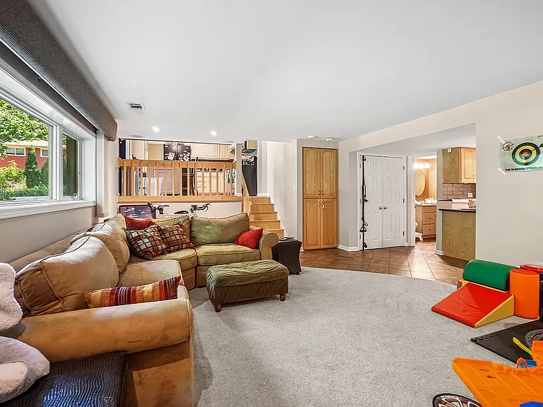 751 Tanglewood Ln — Photo 11