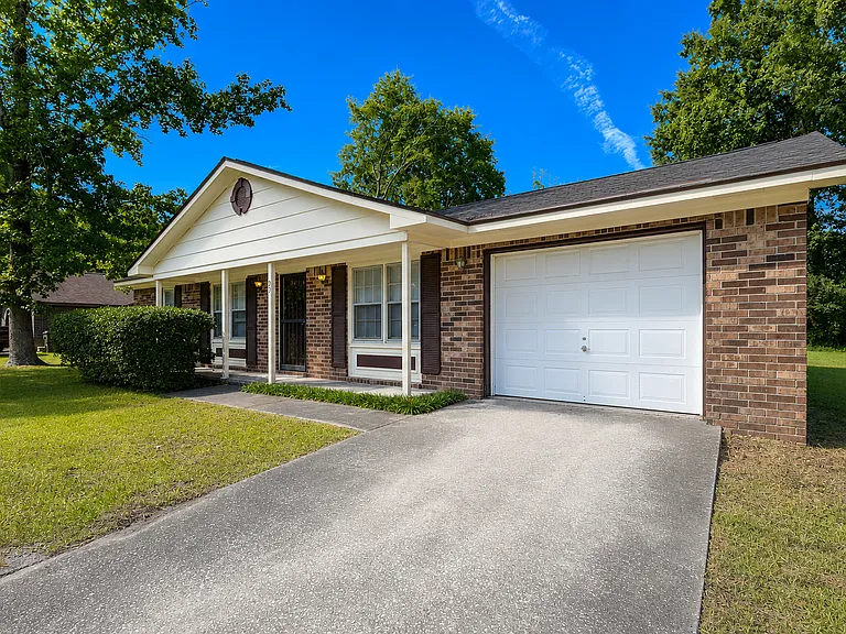 29 Crystal Springs Dr — Photo 2