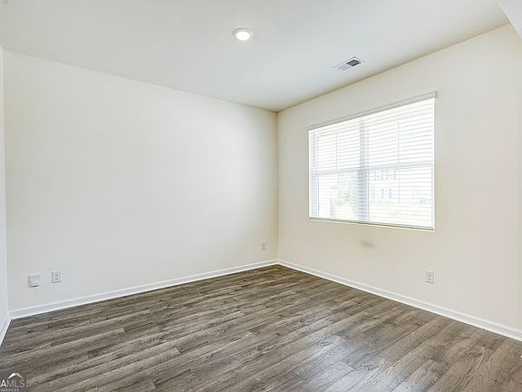 5th image of 206 Aster Ave
