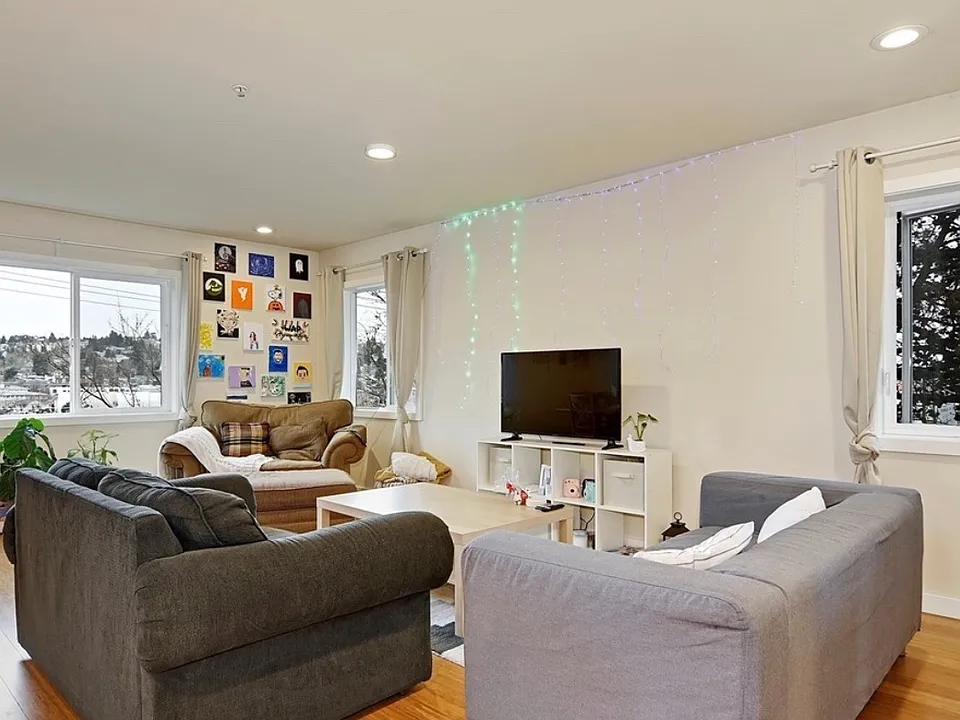 643 W Nickerson St #2