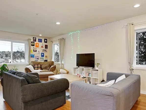 643 W Nickerson St APT 2, Seattle, WA 98119