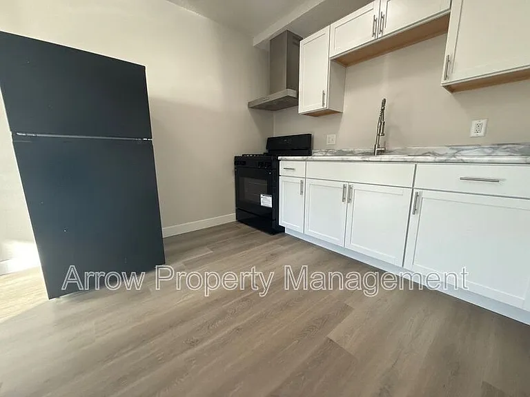 2119 Arbor St #306 — Photo 5