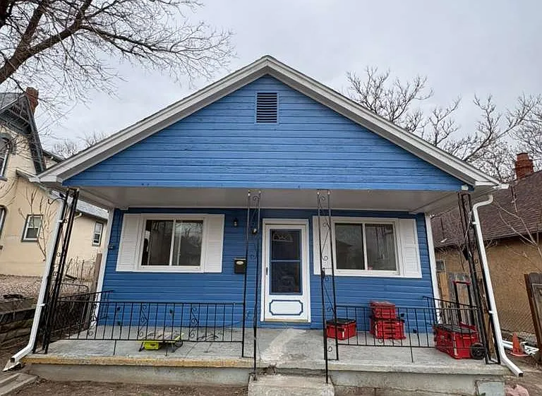 1226 E 10th St — Photo 1