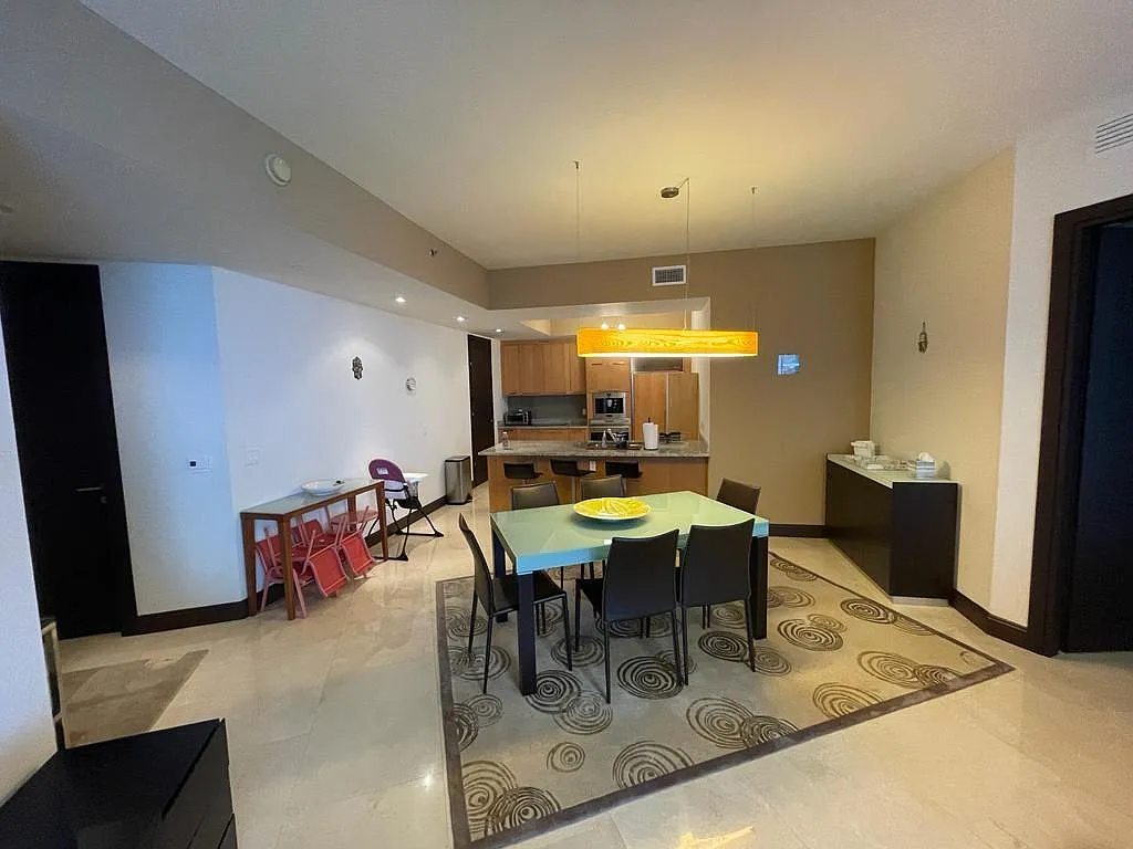 3 bed, 3.5 bath, 1974 sqft, $9,800 — Photo 2