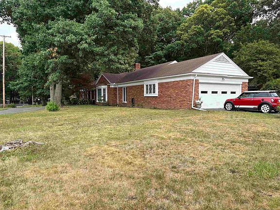 2nd image of 1402 Woodslea Dr