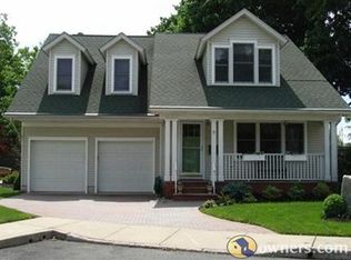 9 La Porta Ct, Metuchen, NJ 08840
