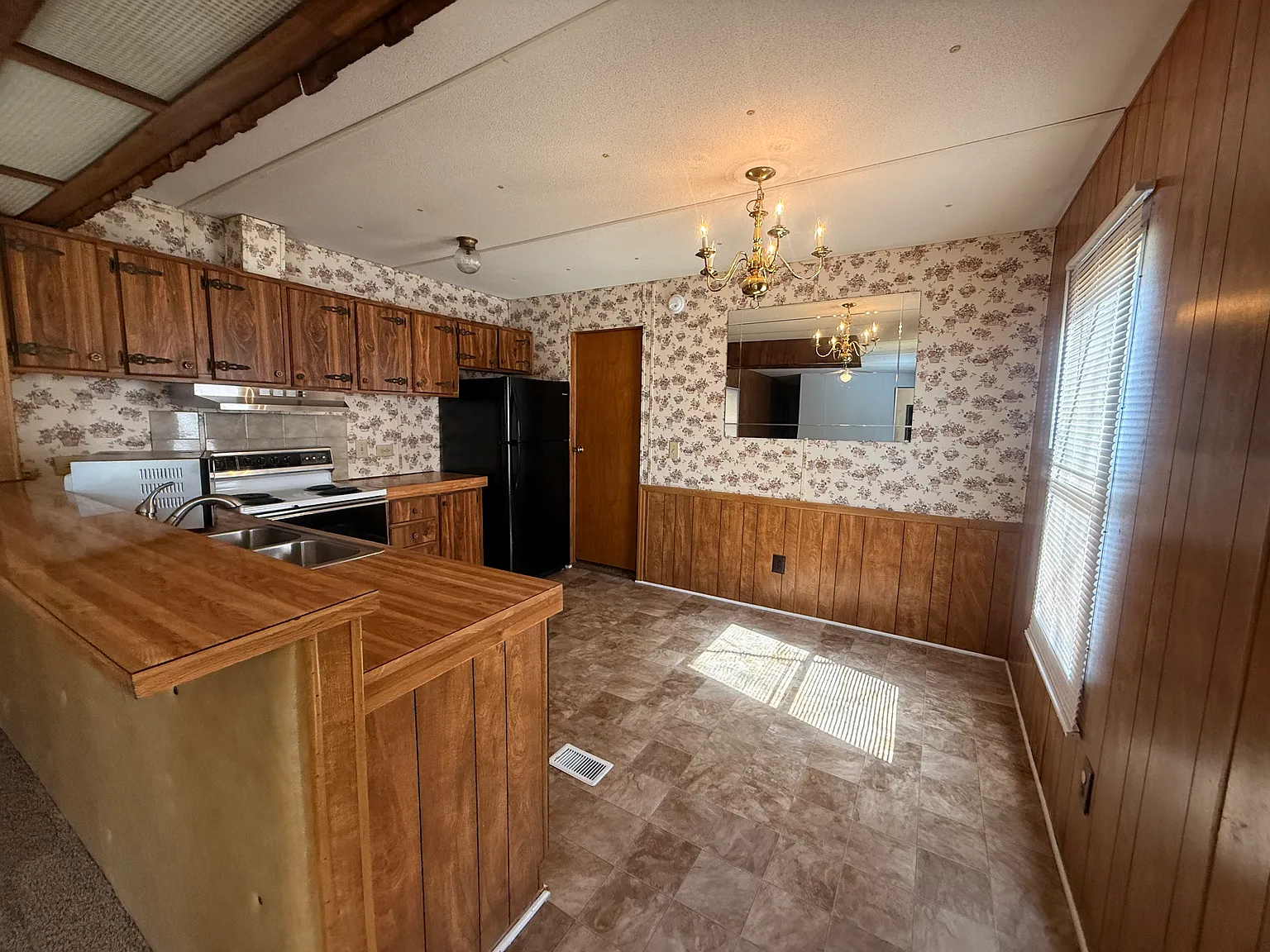 3 bed, 1377 sqft, $1,100 — Photo 4
