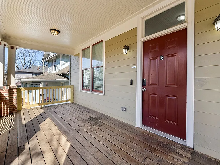 94 Lucy St SE — Photo 4
