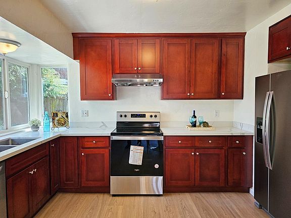 3rd image of 120 Edgehill Ct