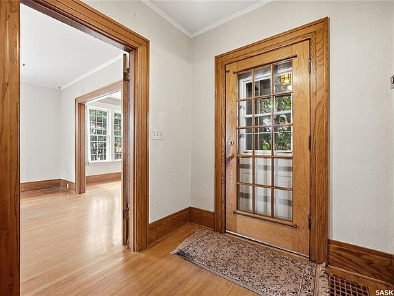 3rd image of 21 Angus CRESCENT
