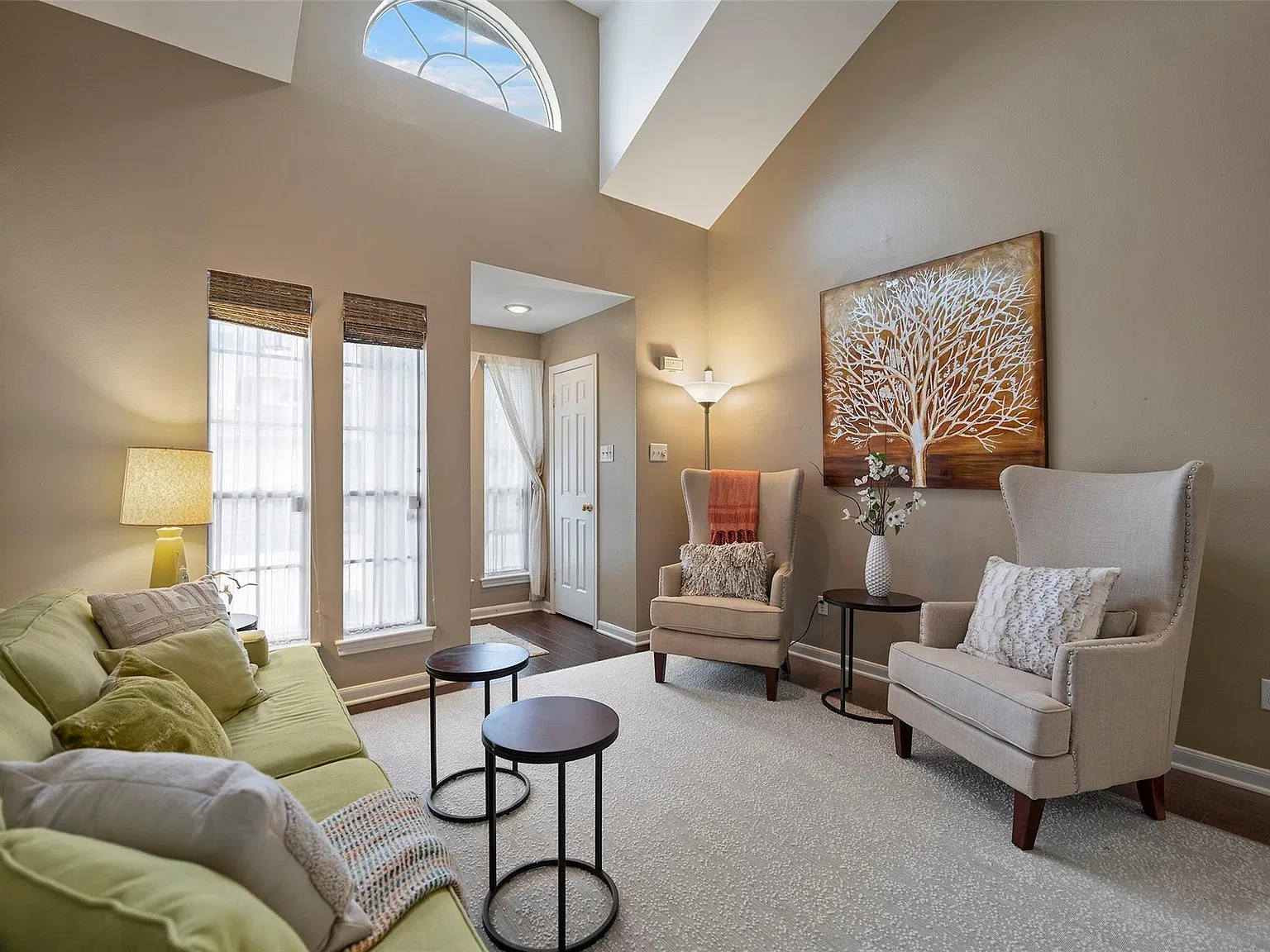 2 bed, 2.5 bath, 1213 sqft, $1,925 — Photo 4