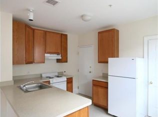 885 Massachusetts Ave APT 03, Cambridge, MA 02139