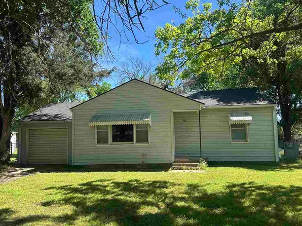 906 Rainbow Dr, Blackwell, OK 74631