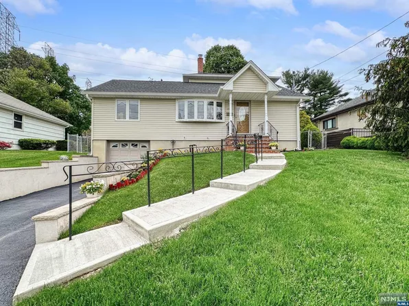 170 Oak Ridge Rd, Clifton, NJ 07013