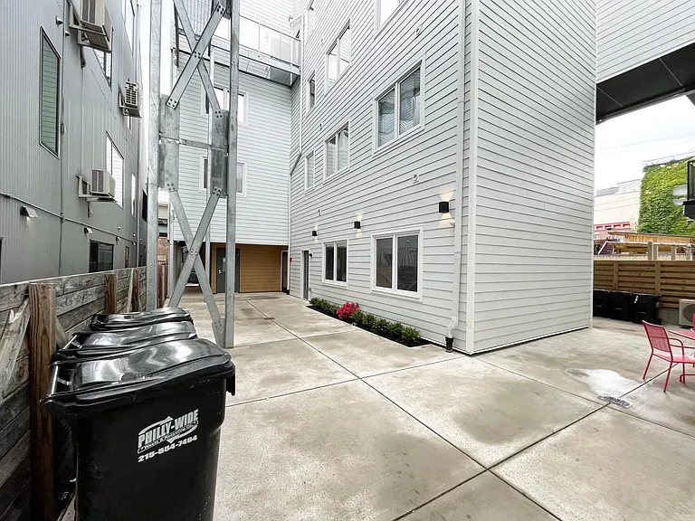 1309 N Hope St #1 — Photo 18