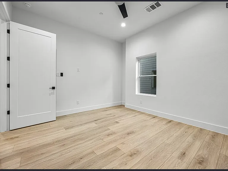 2203 Hondo Ave #203 — Photo 12