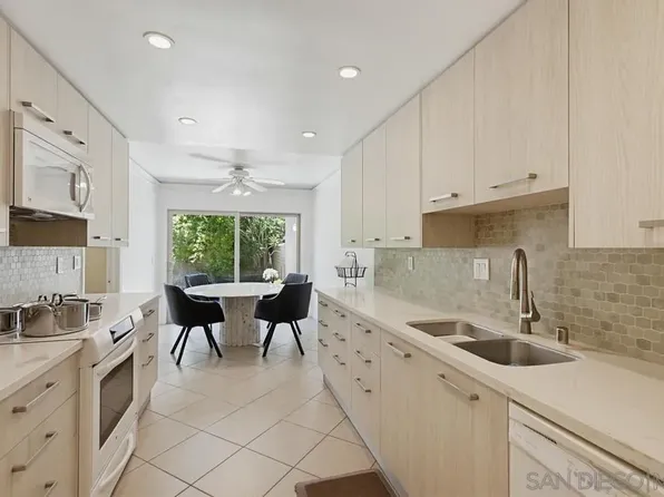 8982 Caminito Verano, La Jolla, CA 92037