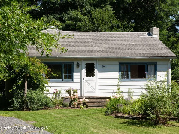 30 Locust Grove Road, Rhinebeck, NY 12572