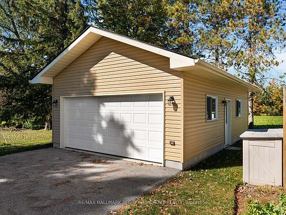 3rd image of 414 Horseshoe Valley Rd E