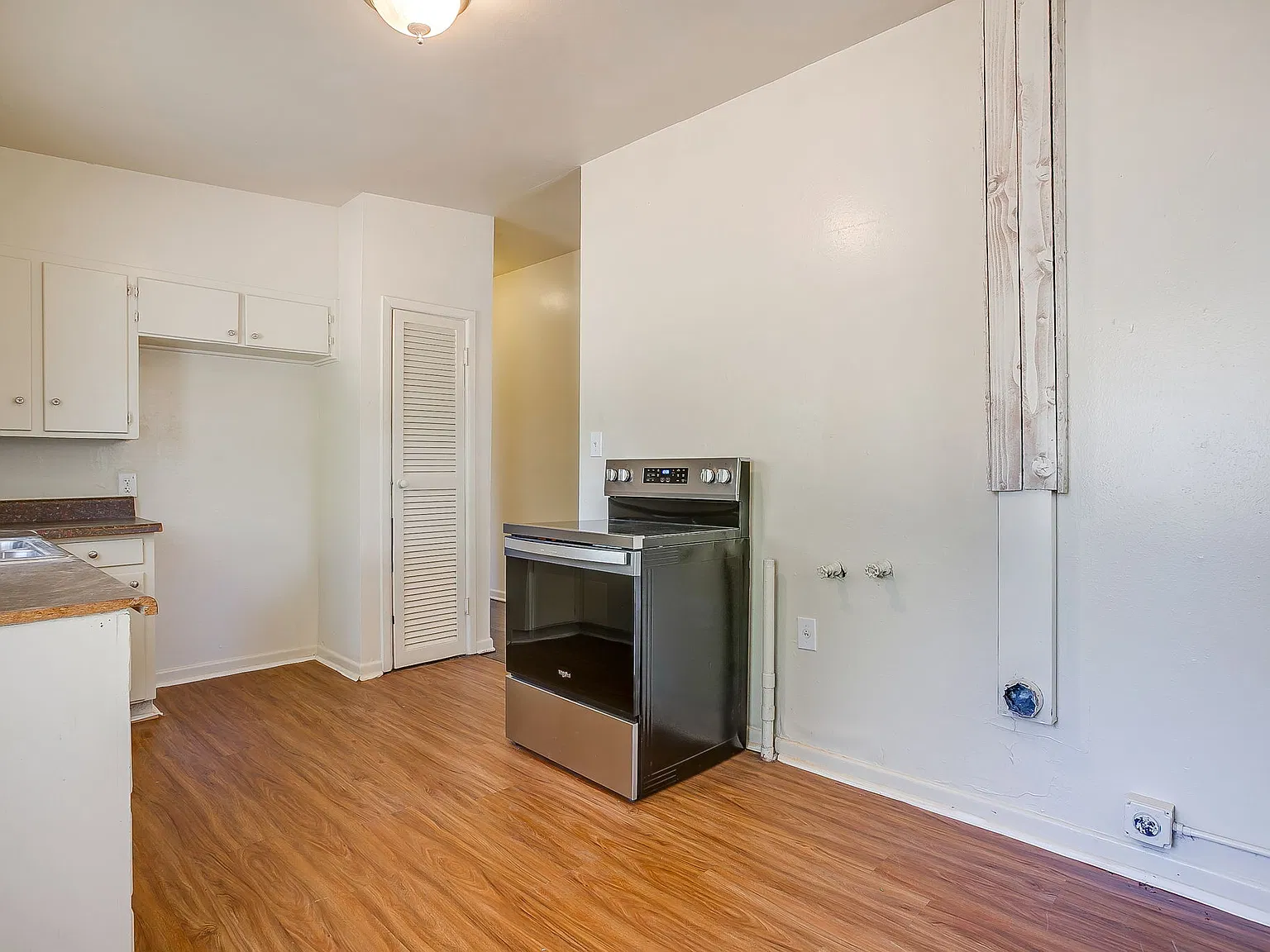 3 bed, 1.5 bath, 1174 sqft, $1,600 — Photo 2