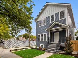 2415 W Byron St, Chicago, IL 60618