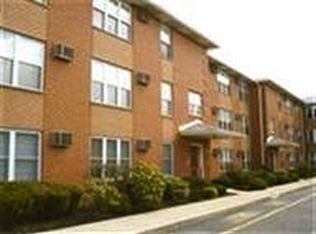 37 Riverview Ct, Secaucus, NJ 07094