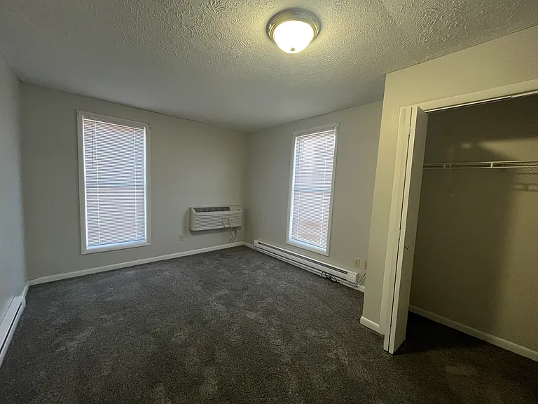 211 E North St #3C — Photo 16