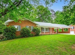 705 Memorial Park Dr, Thomasville, NC 27360