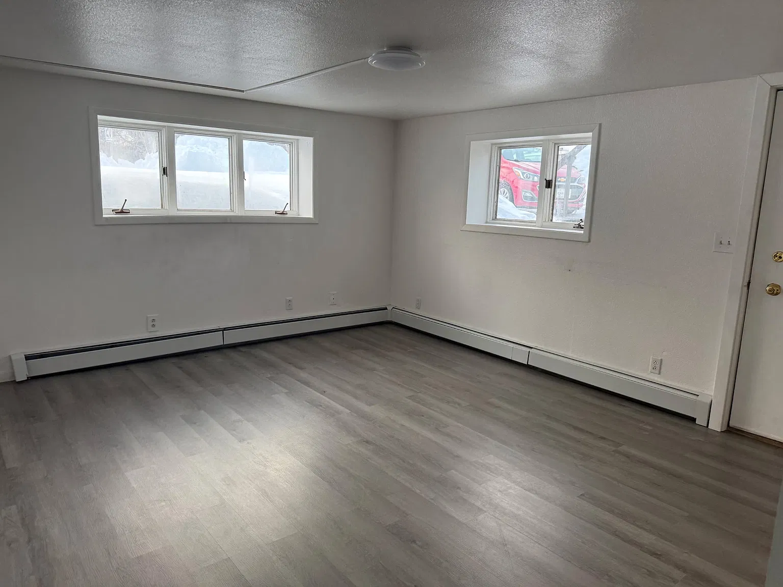 3 bed, 1000 sqft, $2,000 — Photo 2