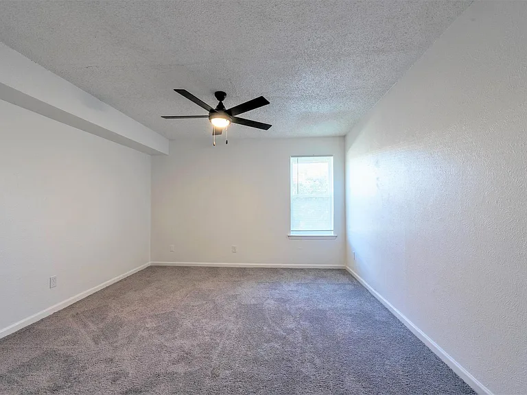 Hillsdale Garden Apartments — Photo 14