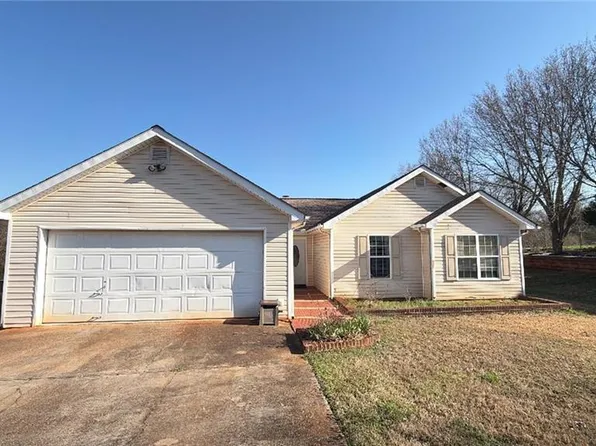 4661 Turning Leaf Dr, Gillsville, GA 30543