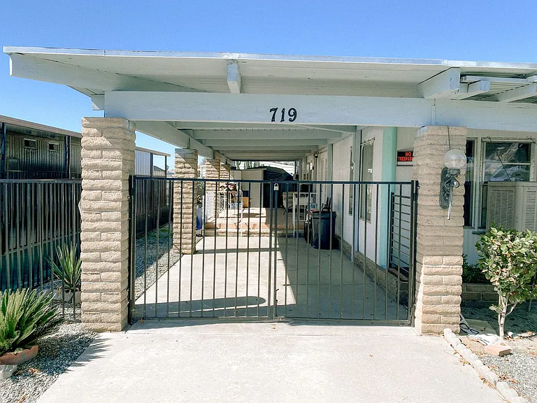 719 S Lyon Ave — Photo 12