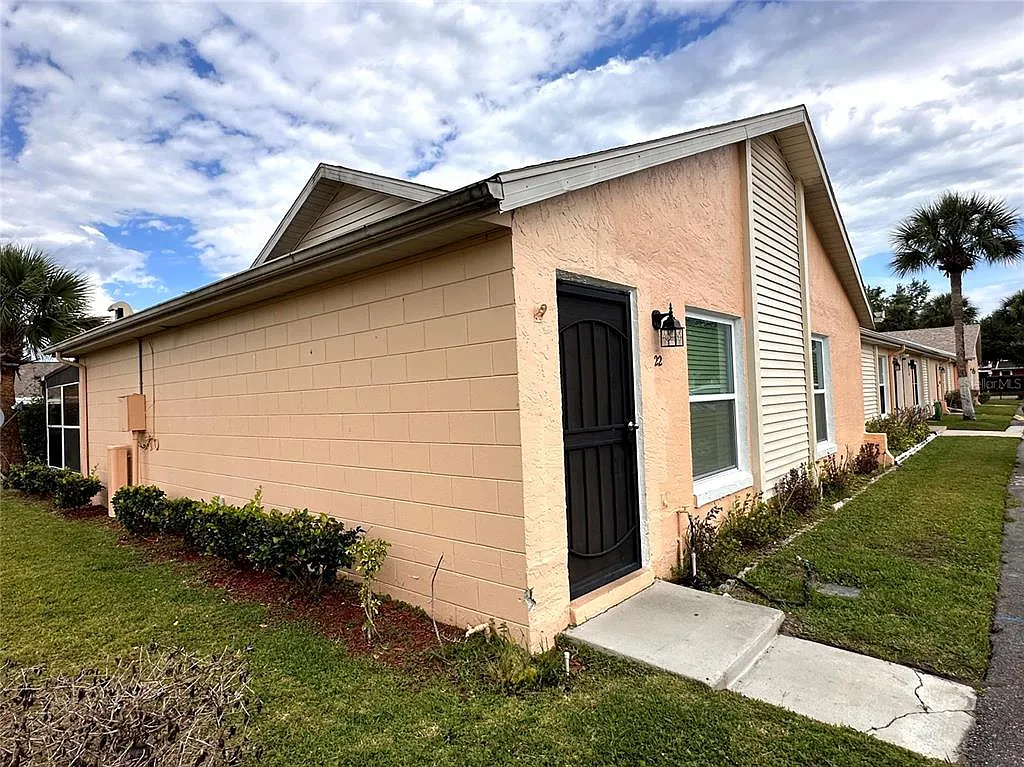 2 bed, 2.0 bath, 960 sqft, $1,700 — Photo 2