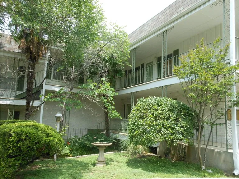 2516 Enfield Rd #201 — Photo 3