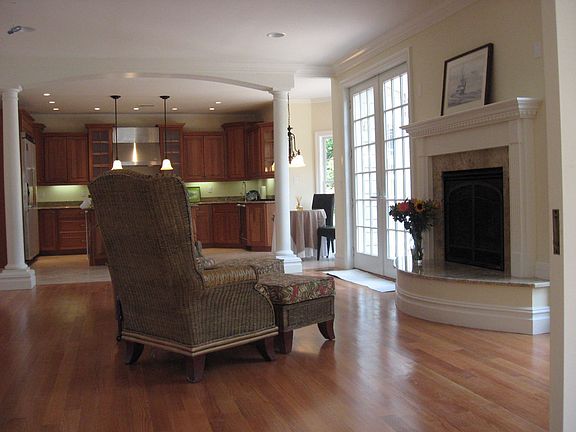 5th image of 315 Washington Blvd