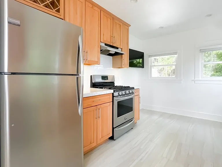 Unbelievable Stand-Alone 2-Bedroom House in Prime West Hollywood Hills — Photo 9