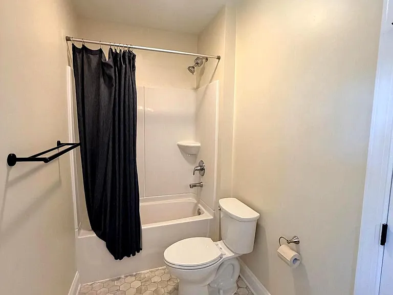 114 N Main St #B — Photo 21