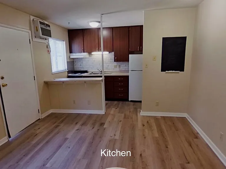 1700 Columbia St #7 — Photo 2