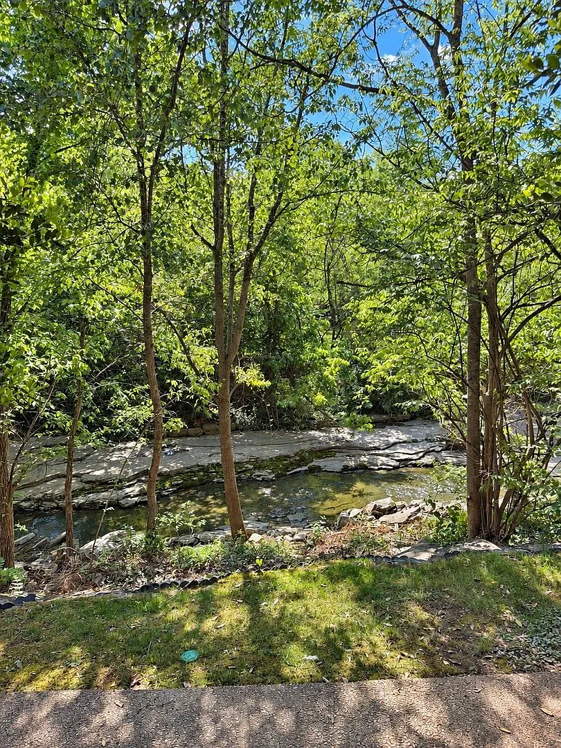 Spacious 2-Bedroom, 2-Bath Condo with Pool in Nashville — Photo 1