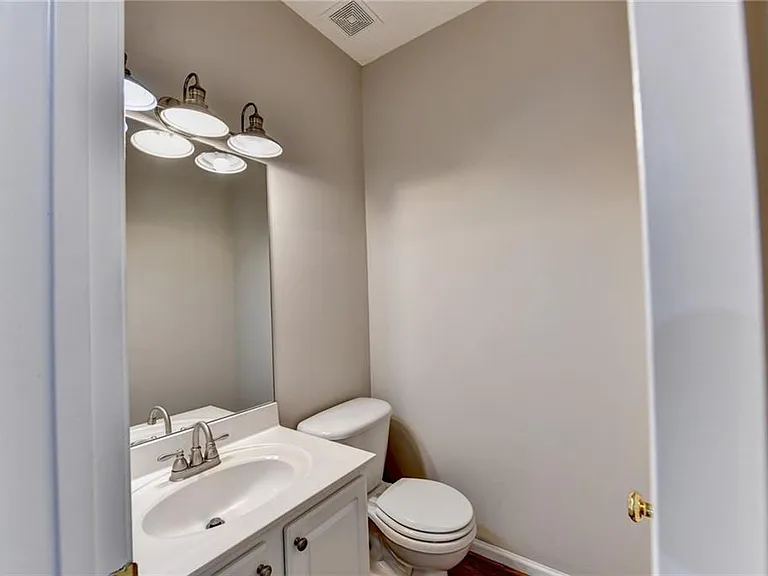565 Alstonefield Dr — Photo 23