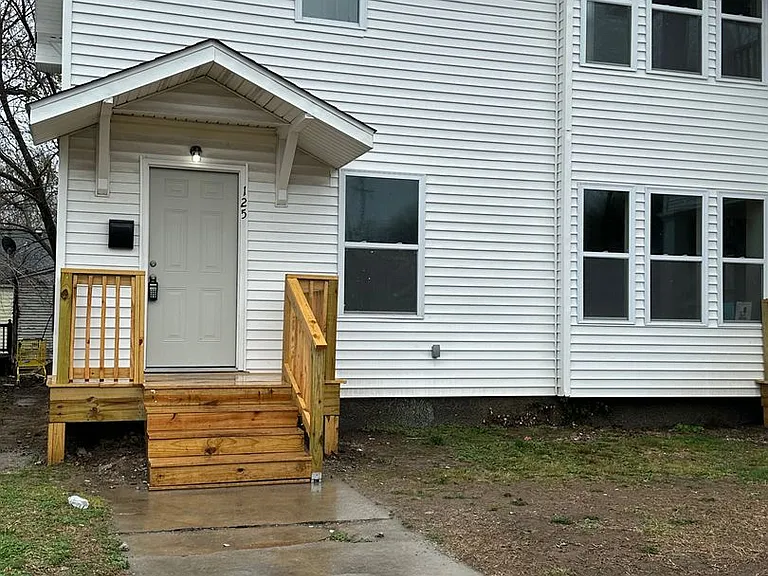 125-127 S Connor Ave — Photo 1