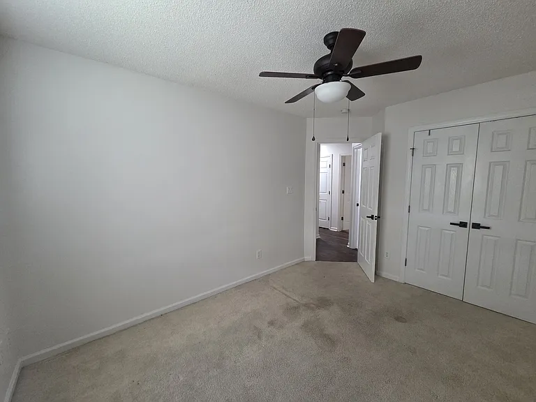 423 Spring Dr — Photo 13