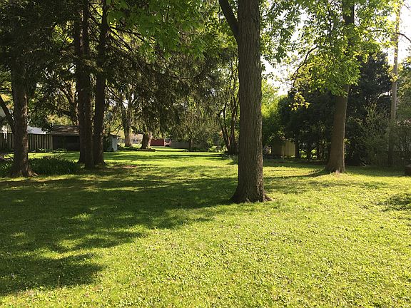 view of back of side lot