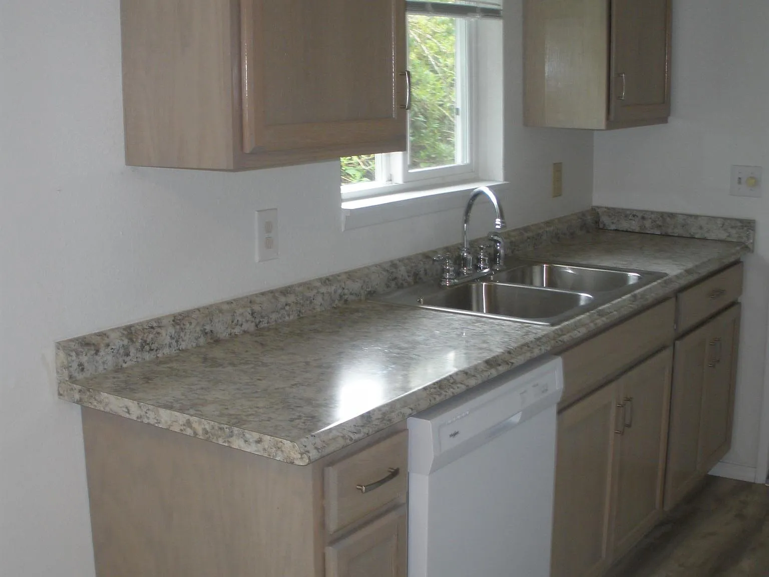 3 bed, 1000 sqft, $1,850 — Photo 4