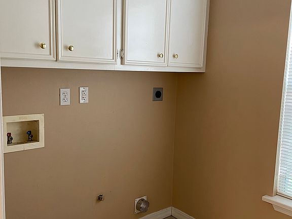 4th image of 904 Spring Ave